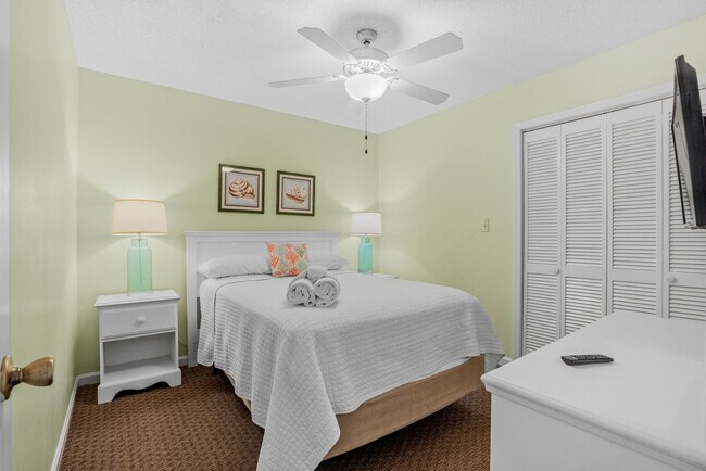 Building Photo - Seasonal Rental Available 9/11/2025-3/31/2...