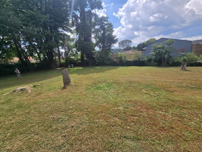 Building Photo - Nice, Recently Renovated, 3 Bedrooms, 1 Bath, Brick Ranch Home available Now! Located on a Cul de...