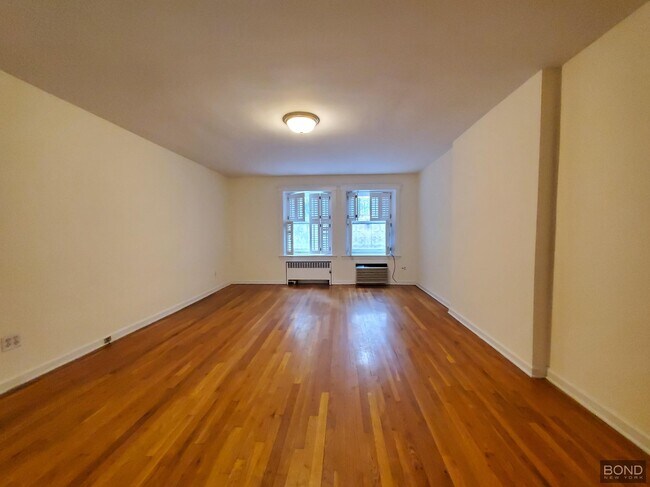 Building Photo - 219 E 69th St