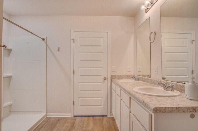 Building Photo - Spacious 5BR Near NAS – Military Half Deposit & $500 Off First Month!