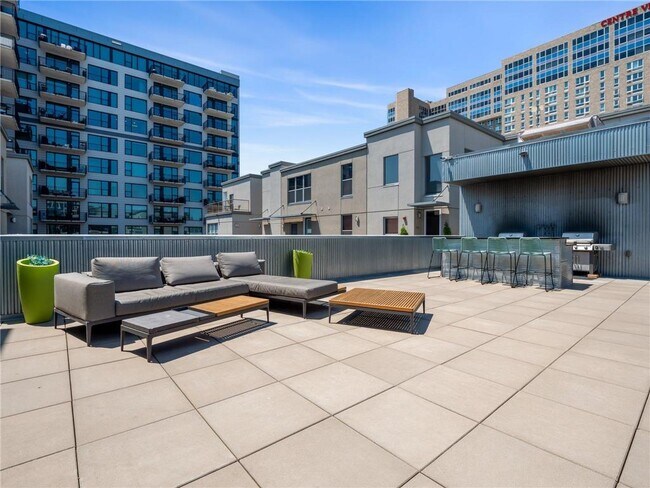 Building Photo - 521 S 7th St