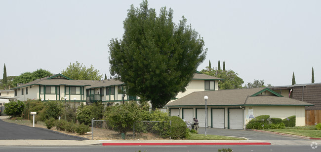Building Photo - Lone Tree Apartments