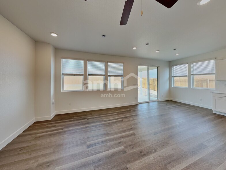 Building Photo - 13860 E 100th Way