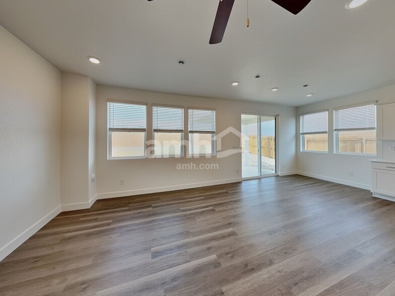 Building Photo - 13940 E 100th Way