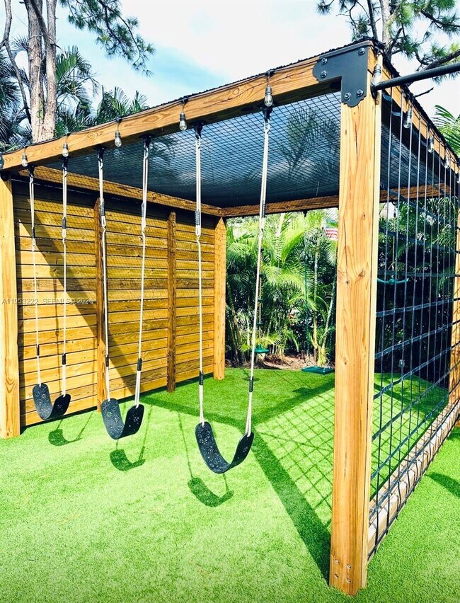 Building Photo - 2475 NW 25th St