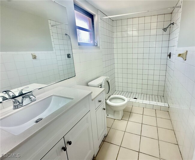 Building Photo - 221 SW 34th Terrace