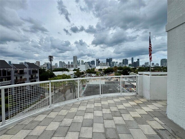 Building Photo - 900 SW 8th St