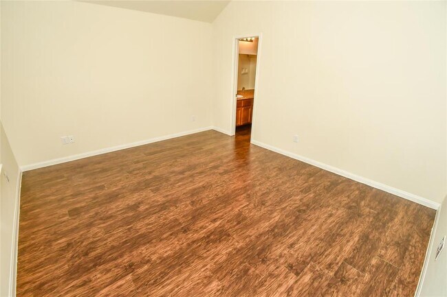 Building Photo - 2607 Verano Dr