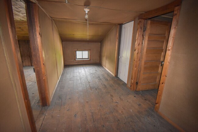 Building Photo - MT440