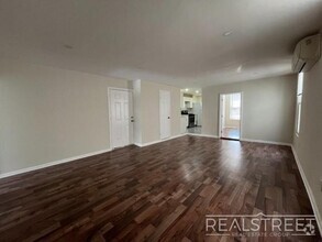 Building Photo - 3 bedroom in BROOKLYN NY 11223