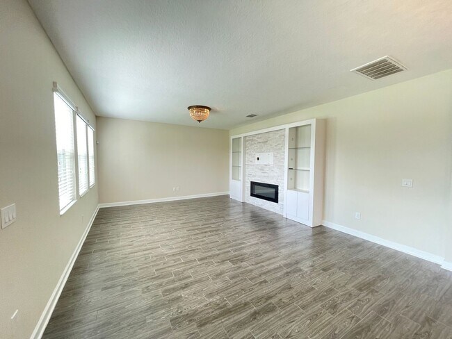 Building Photo - 10881 Longleaf Woods Dr