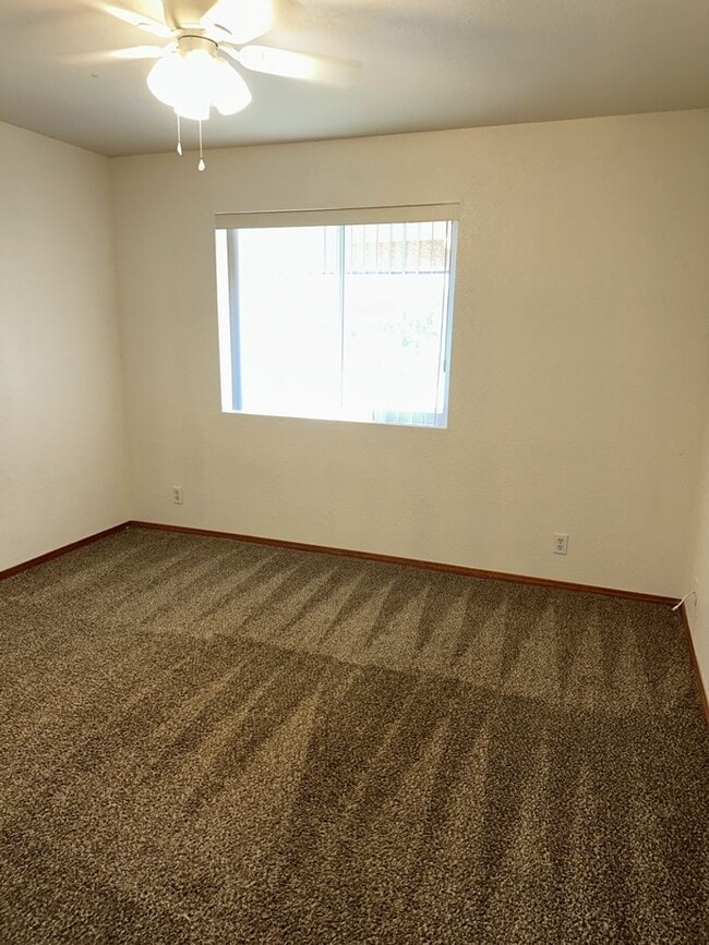 Building Photo - Unfurnished Full Time