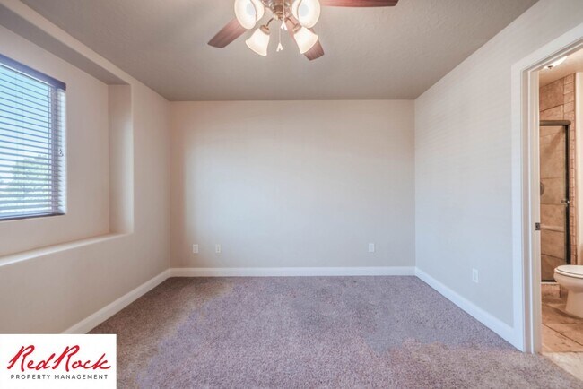 Building Photo - Dog Friendly, Beautiful Southgate Townhome!