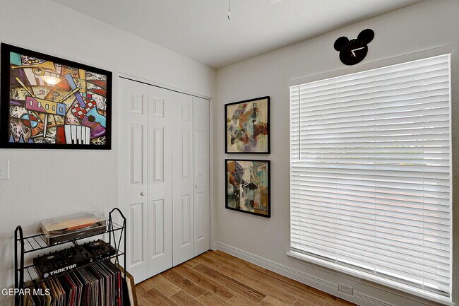 Building Photo - 608 La Chapa Ave