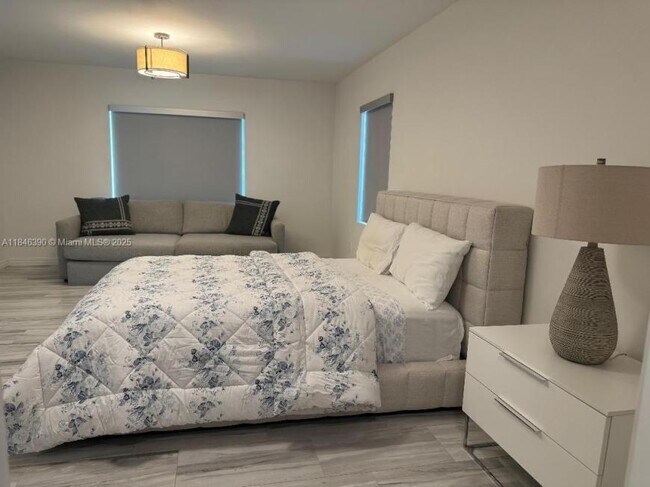 Building Photo - 2 bedroom in Hollywood FL 33020