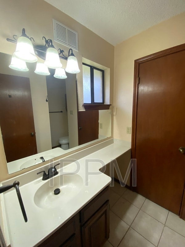 Building Photo - 138 Willow Cir