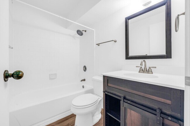 Building Photo - 1820 Waiola St