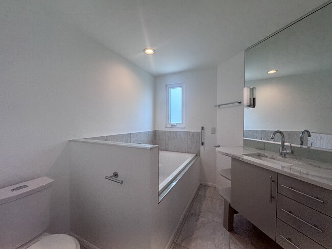 Building Photo - 306 Parkside Dr