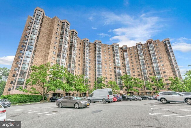 Building Photo - 5904 Mt Eagle Dr