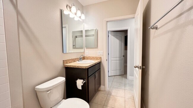 Building Photo - Immaculate 4 BR / 3 BA - With an OFFICE!