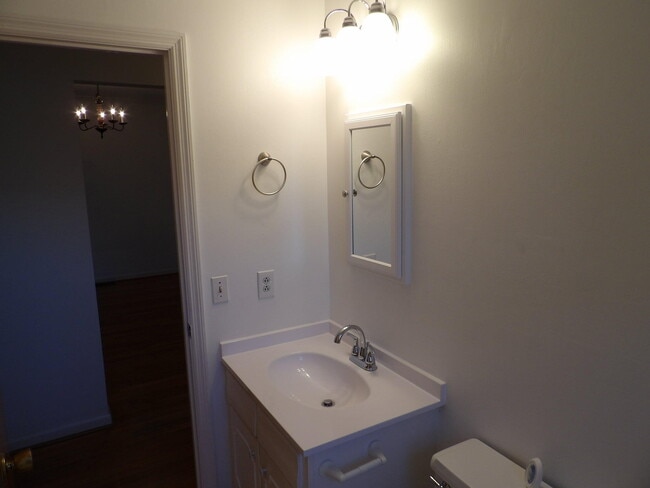 Building Photo - 837 Malabu Dr