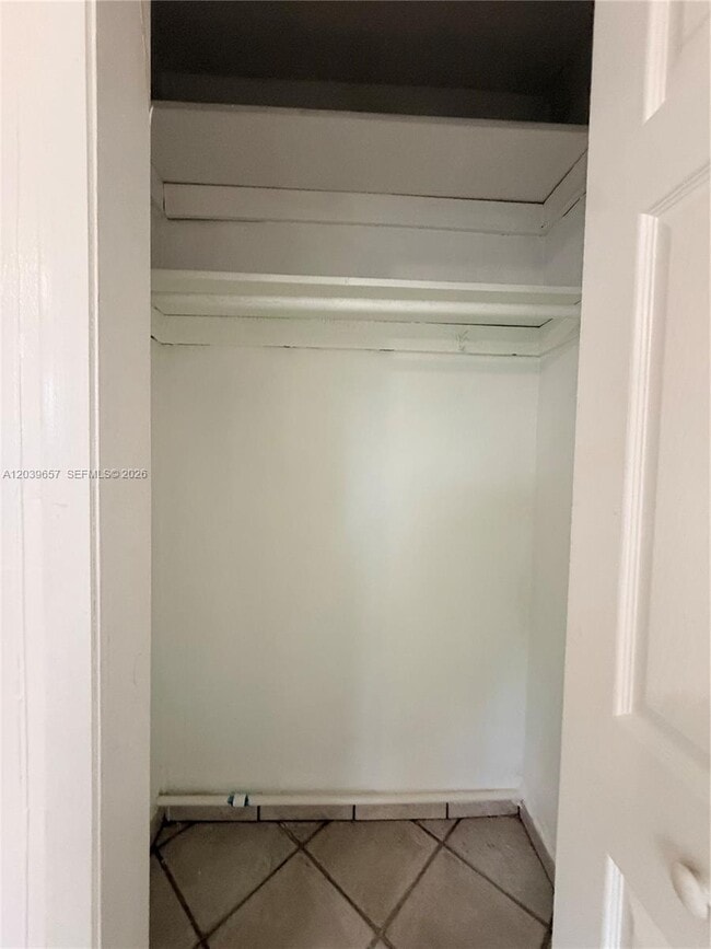 Building Photo - 561 W 39th St