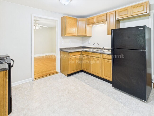 Building Photo - 1036 Albemarle Ave