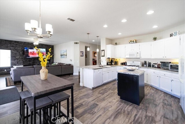 Building Photo - 32825 Canyon Crest St