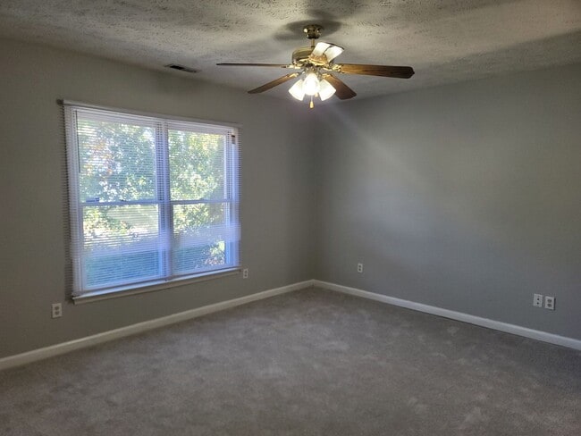 Building Photo - Newly Renovated 3 Bedroom, 2 Bath Ranch Home. Minutes from Shopping & Restaurants!