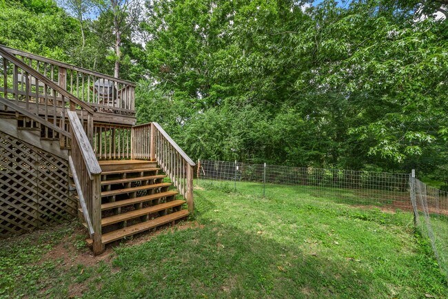 Building Photo - 114 Hickory Hill Dr