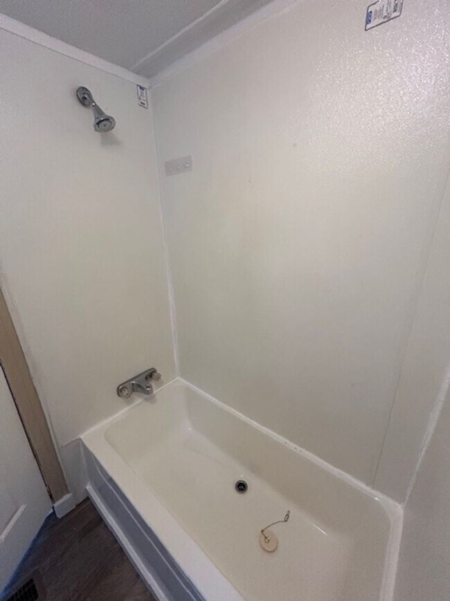 Building Photo - 3-bedroom, 2-bath mobile home