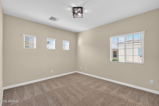 Building Photo - 1367 S Country Club Dr