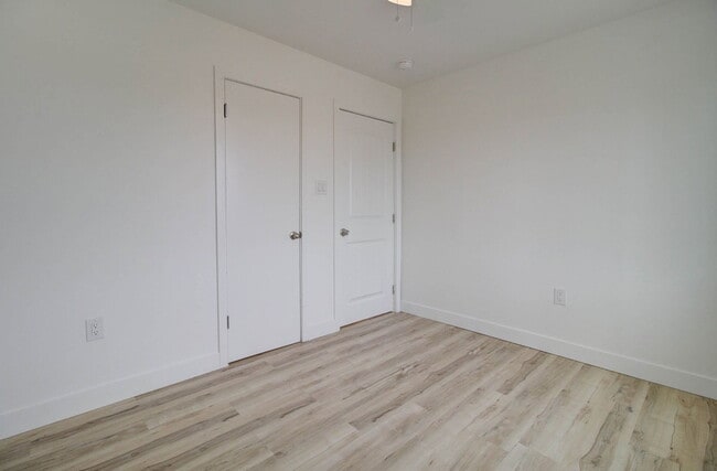 Building Photo - 2539 N 39th Ave