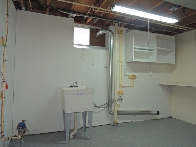 Building Photo - 3 Bedroom, 2 bathroom Ranch for Rent!