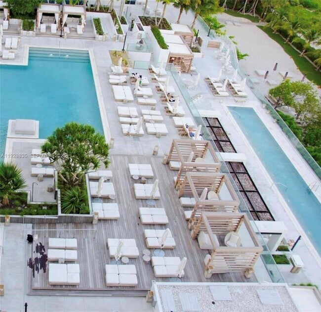 Building Photo - 2301 Collins Ave