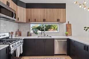 Building Photo - 10823 Hartsook St