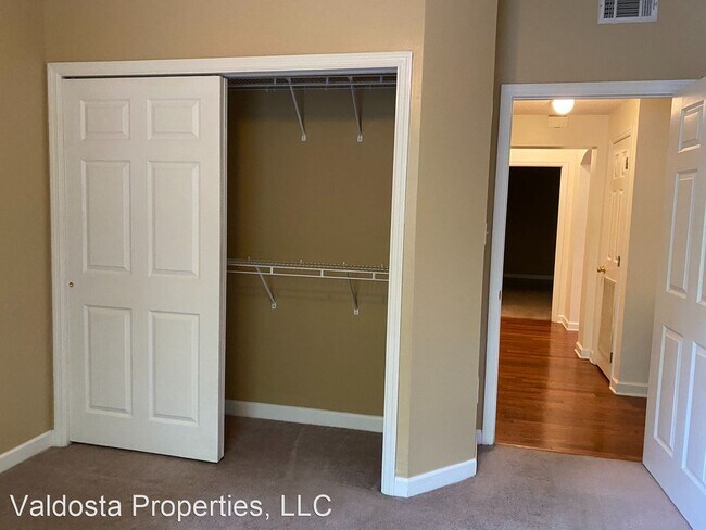Building Photo - 2502B Jerry Jones Dr