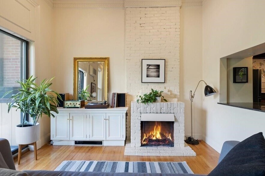 Building Photo - 209 W Newton St