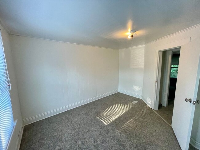 Building Photo - 1024 N 11th St