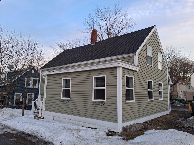 Building Photo - 58 Maple St