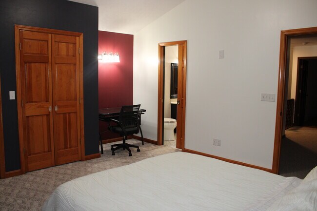 Upstairs Queen Bedroom 1 - 2115 Pineshore Ct