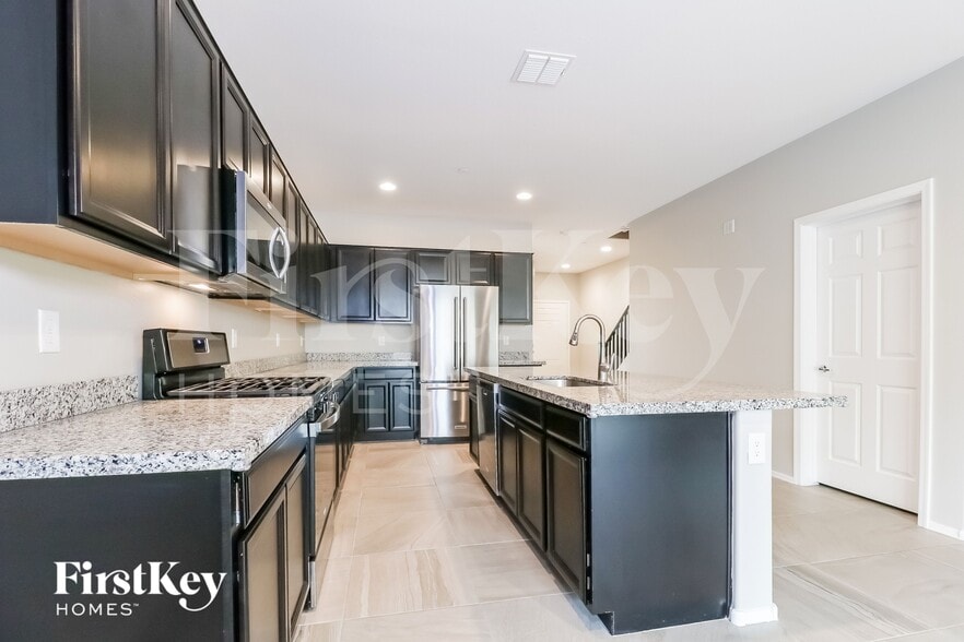 Building Photo - 21158 W Holly St