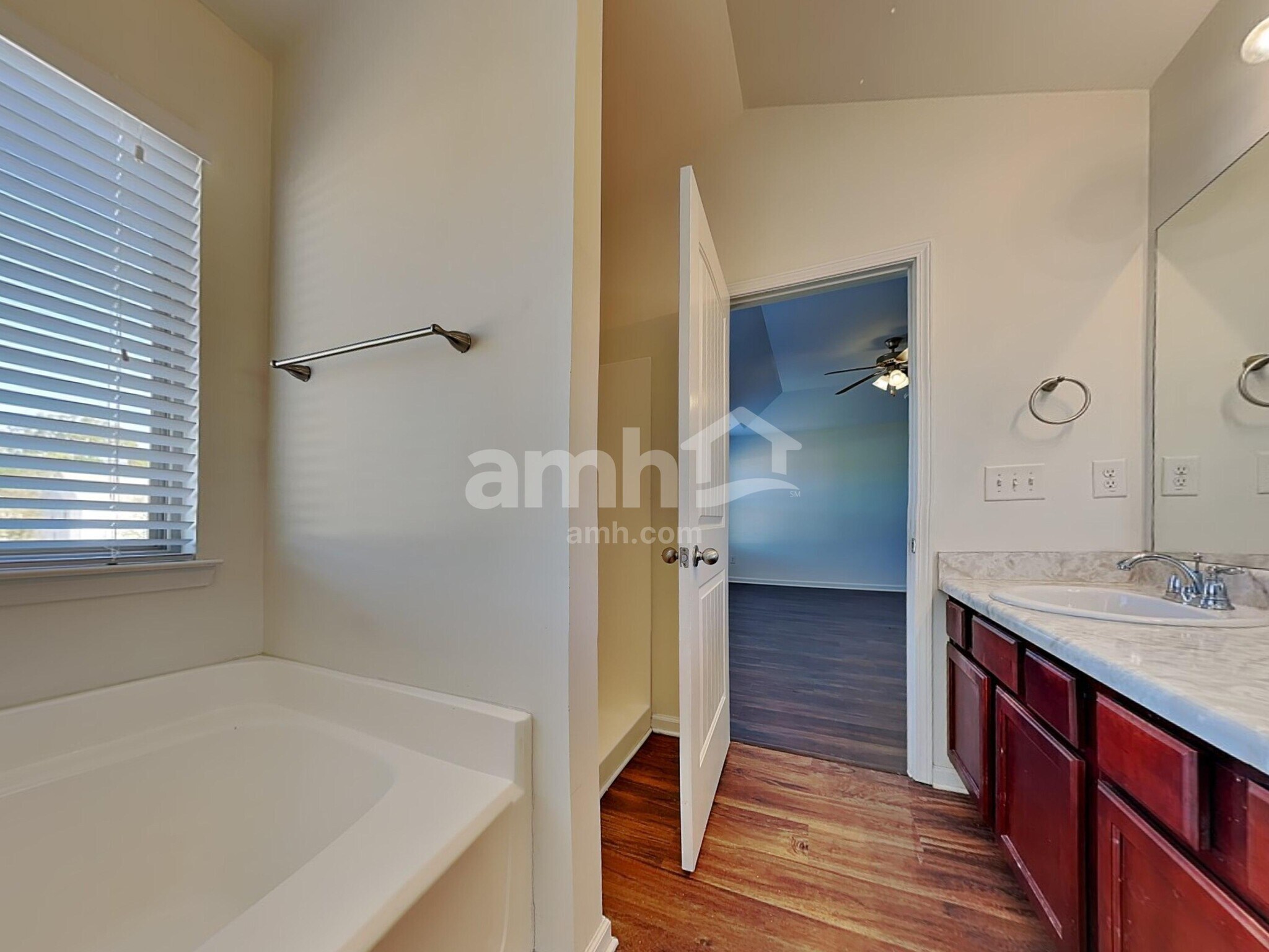 Building Photo - 147 Biscayne Terrace