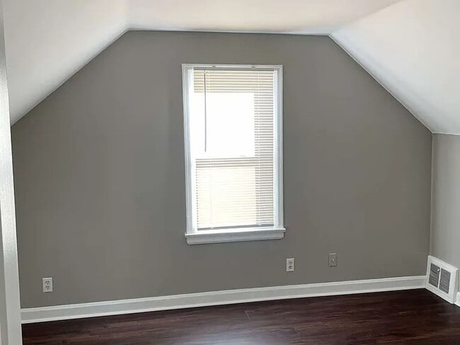 Building Photo - Cozy 4 bedroom, 1 bathroom Cape cod.