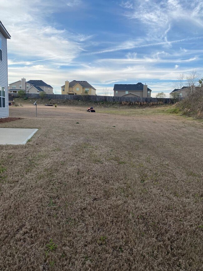 Building Photo - Spacious 5-Bedroom Home with Open Foyer - Move-In Ready! **Close to Fort Gordon, Hospitals, and I...