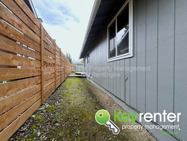 Building Photo - 2215 N Madison St