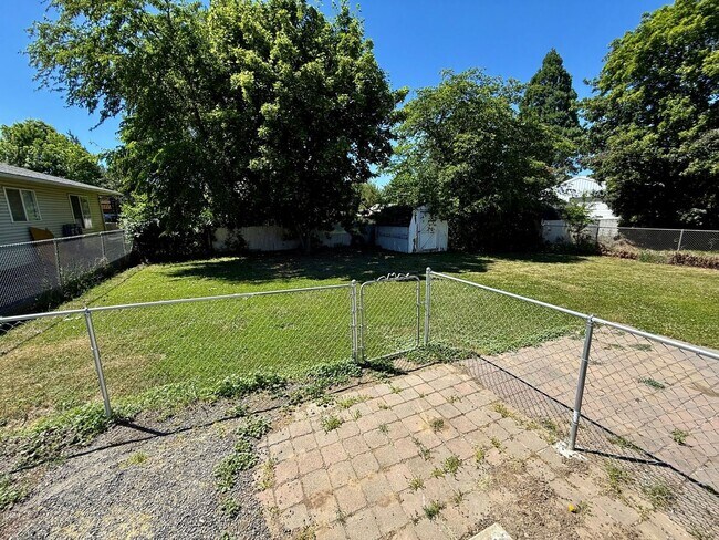 Building Photo - Adorable 3 bedroom 1.5 bathroom house for ...