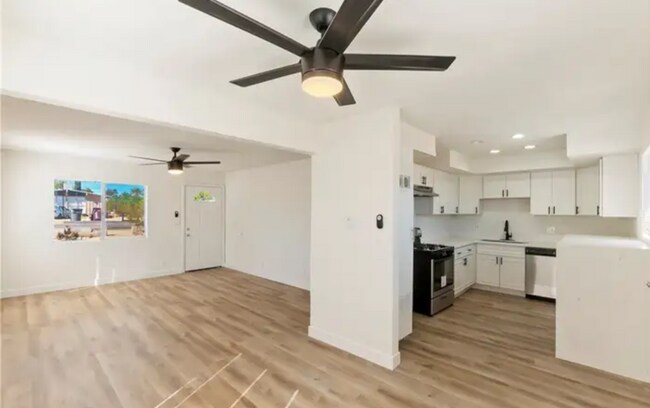 Building Photo - Stylish & Spacious: Newly Renovated 3 Bedr...