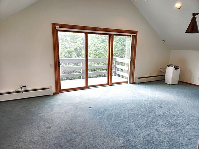 Building Photo - Private Pinebrook Estates Home