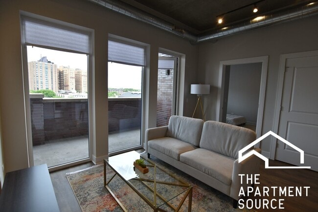 Building Photo - 3833 N Broadway